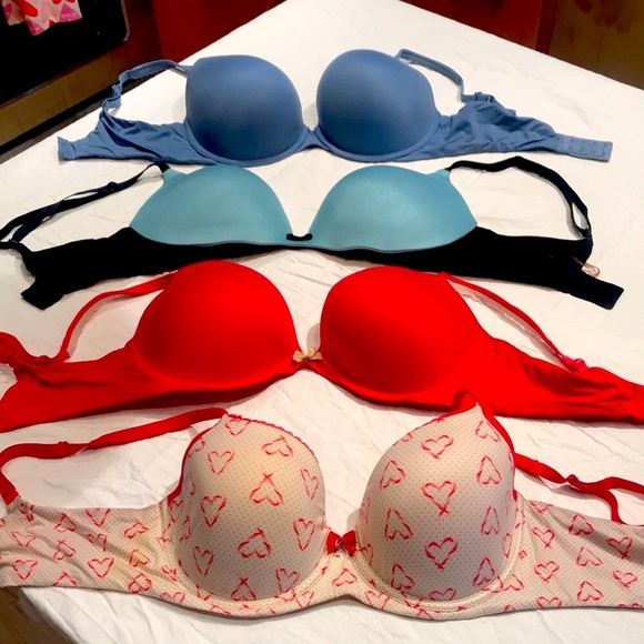 Set of 4 Victoria’s Secret Bras, size 34DD, used condition, show of wear on all - Picture 2 of 2